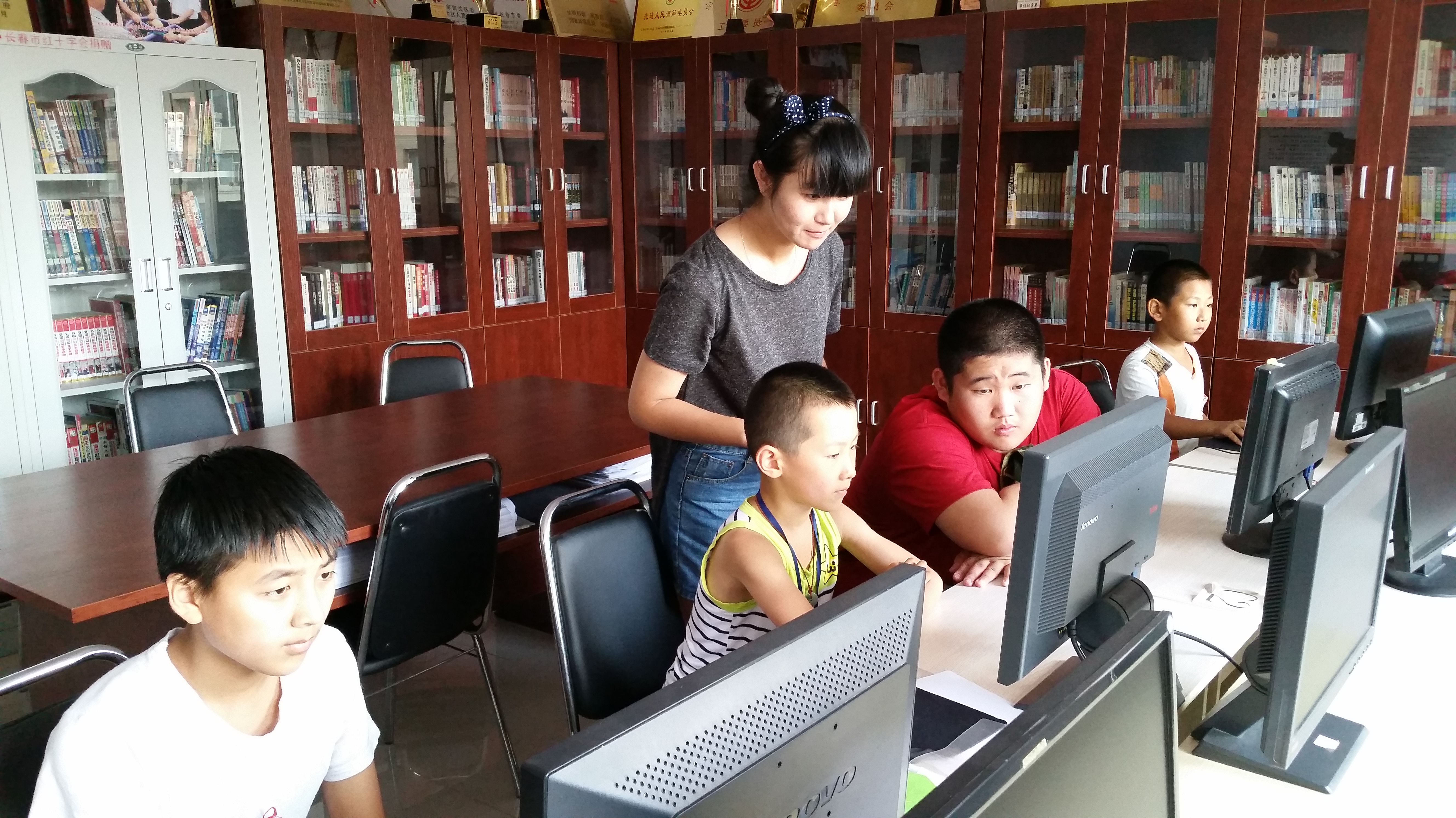 电子阅览室.jpg 电子阅览室.jpg