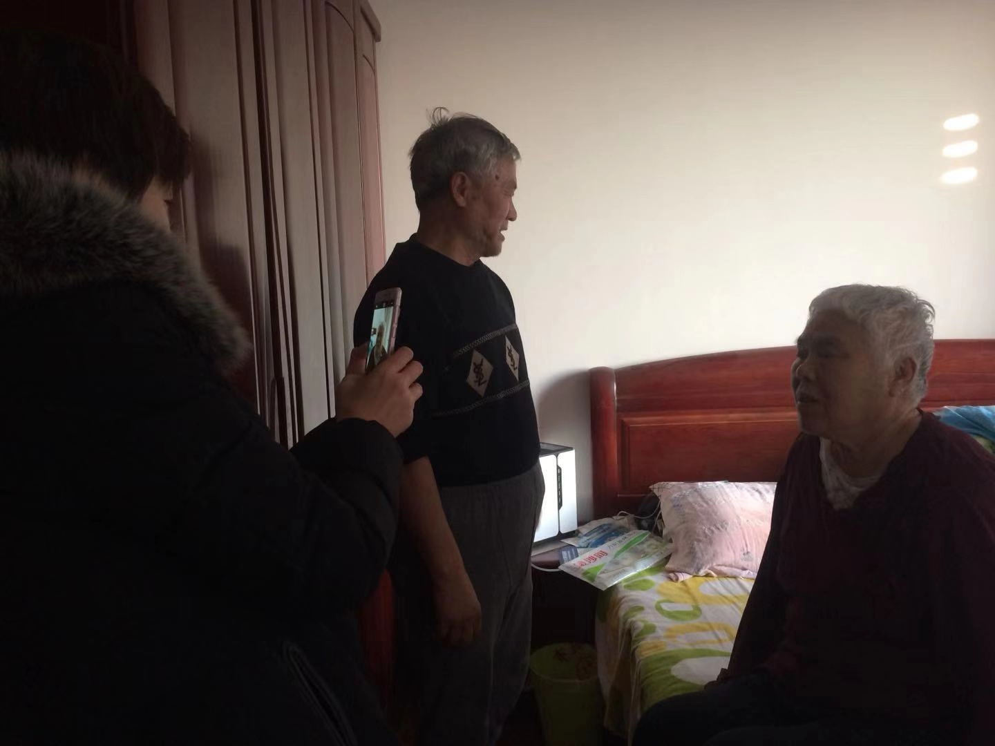 蓝山社区为失能老人发放广播活动 (2).jpg