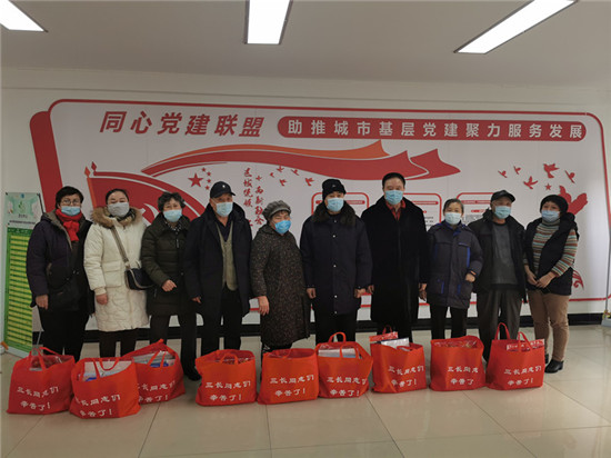 （800图）三长合影_副本.jpg