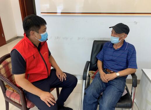 景阳社区创城志愿服务小分队一行15人跟随新冠疫苗接种流动车来到小区