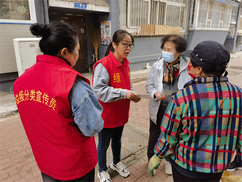 春阳社区开展垃圾分类宣传活动.jpg 春阳社区开展垃圾分类宣传活动.jpg