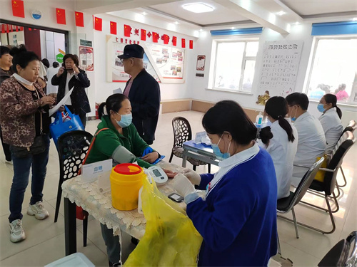 东惠街道英俊社区开展“健康义诊进社区 服务群众暖人心”义诊活动3.jpg