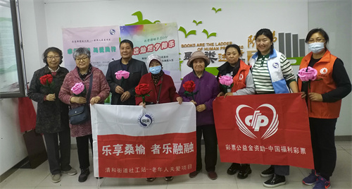 浪漫满屋指尖生花扭扭棒花朵DIY创意手作进社区1 (2).jpg 浪漫满屋指尖生花扭扭棒花朵DIY创意手作进社区1 (2).jpg